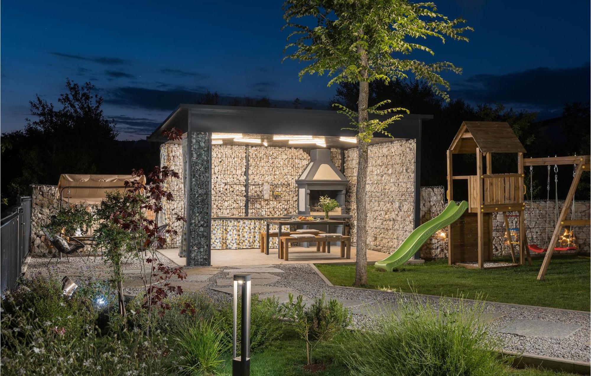 Beautiful Home In Tinjan With Jacuzzi Exterior foto
