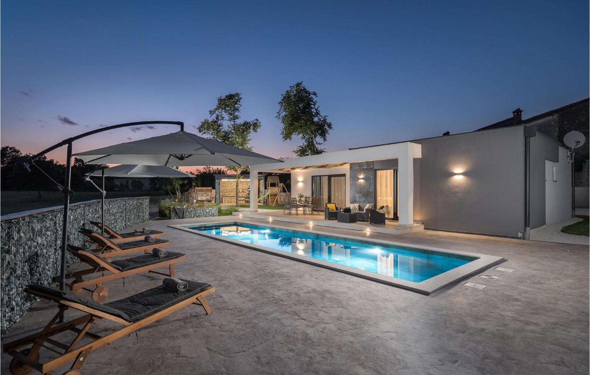 Beautiful Home In Tinjan With Jacuzzi Exterior foto