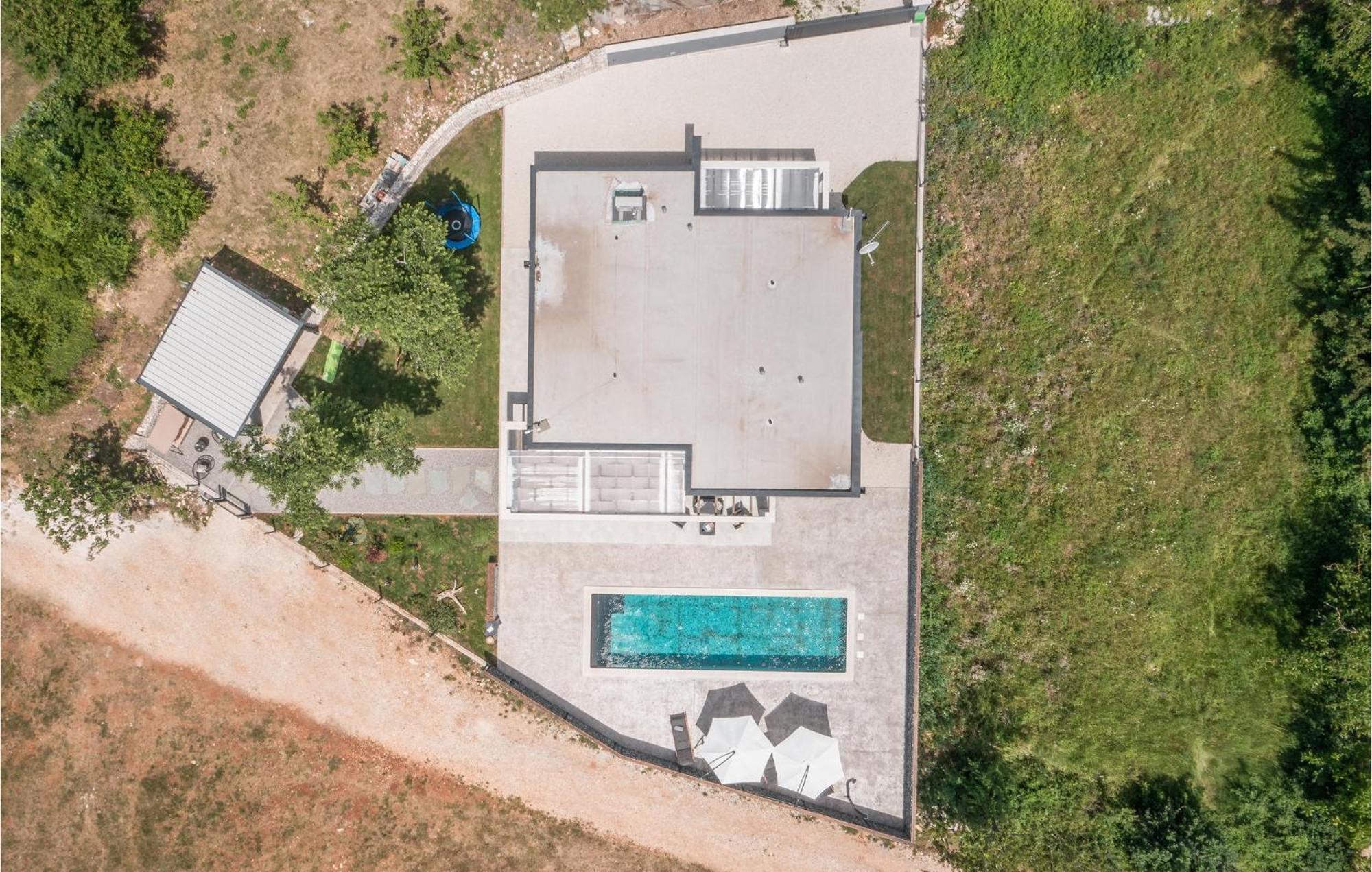 Beautiful Home In Tinjan With Jacuzzi Exterior foto