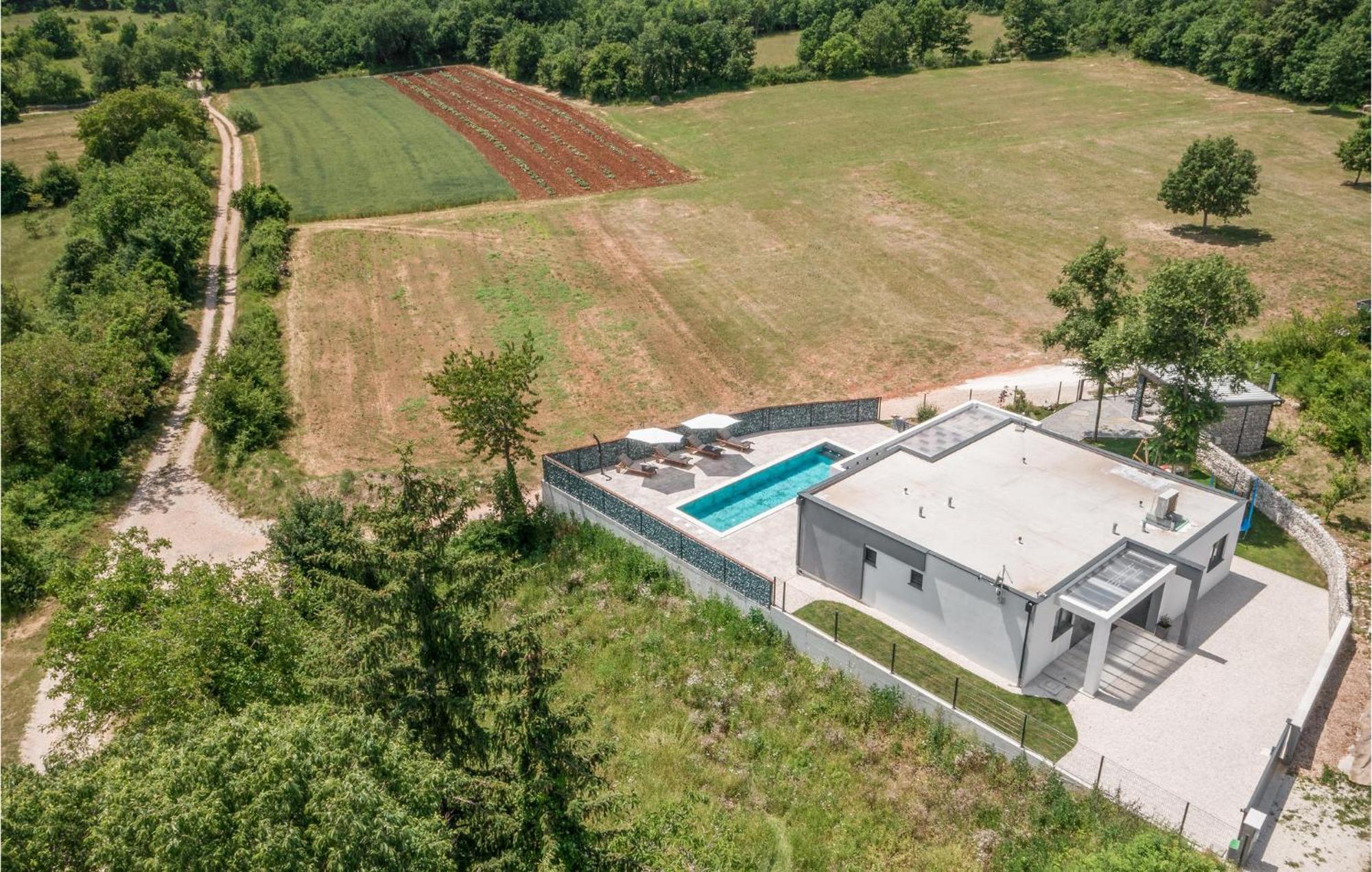 Beautiful Home In Tinjan With Jacuzzi Exterior foto
