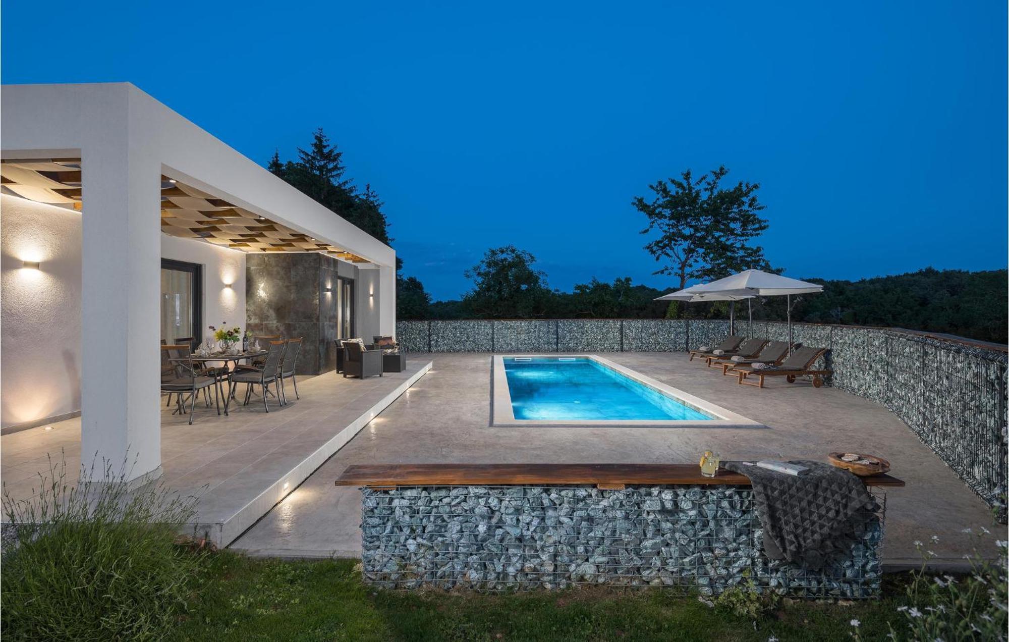 Beautiful Home In Tinjan With Jacuzzi Exterior foto