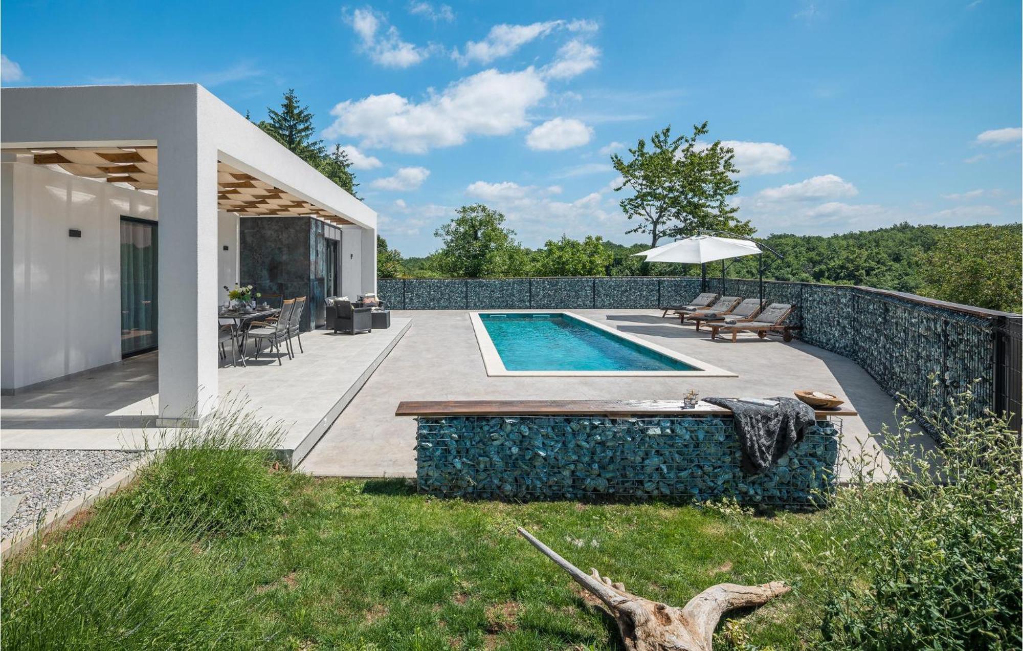 Beautiful Home In Tinjan With Jacuzzi Exterior foto